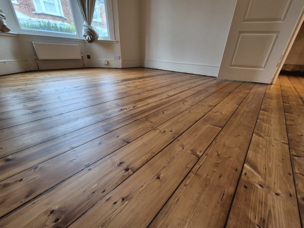 acrylic-gap-filler-sealant-mastic-floorboards-bona-gap-master-floor-sanding